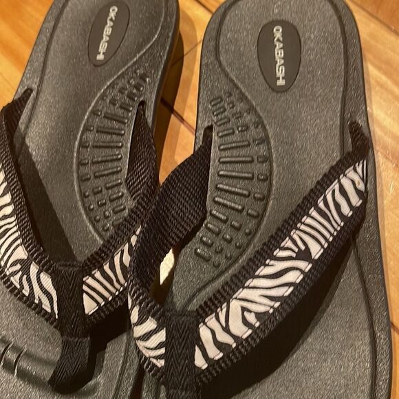 Okabashi black woven zebra thong strap sandals. Large. New. - Picture 4 of 5